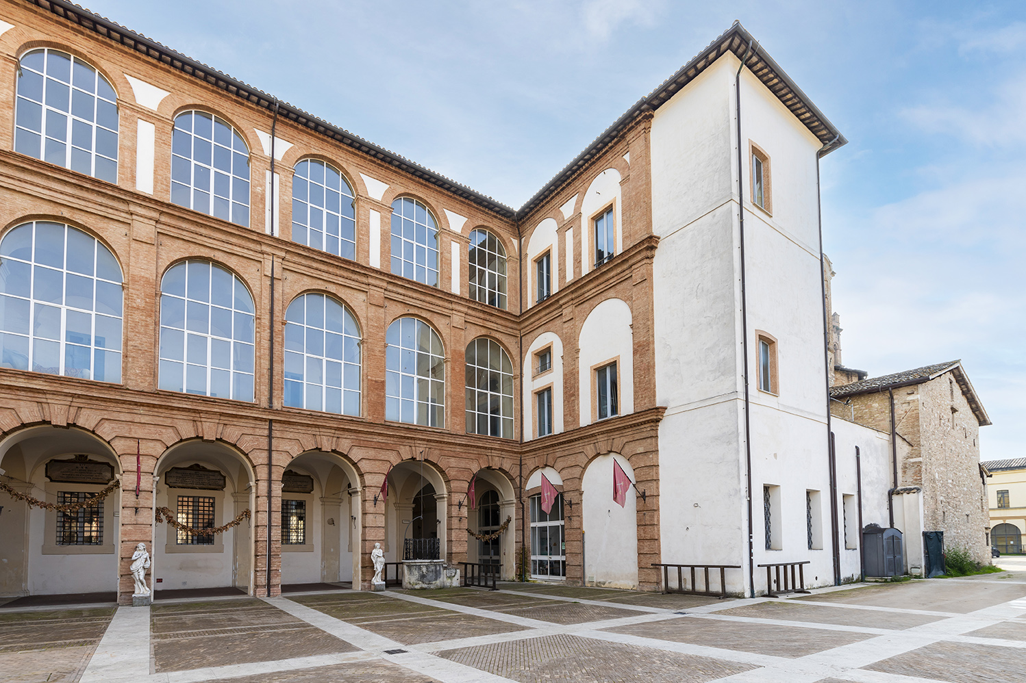 Palazzo Brunetti Candiotti (con il Museo della Quintana e la Mostra Impossibile)